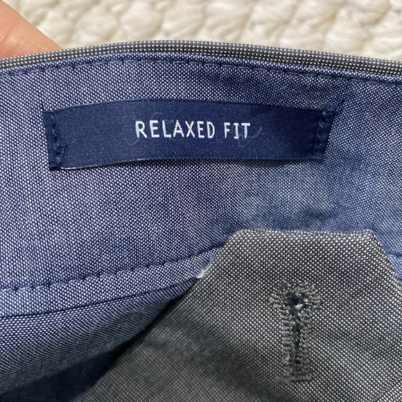 Mens Dark Gray Tailored Gap Khakis Relaxed Fit Sz 30x30 - Picture 3 of 3